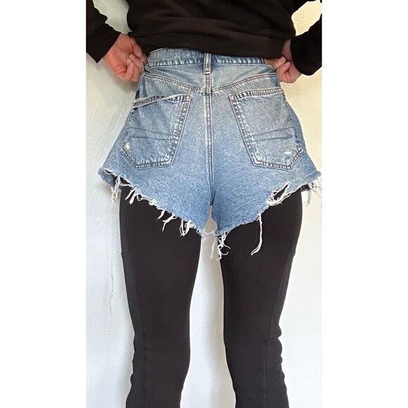 AMERICAN EAGLE (WOMENS 6) 90'S Boyfriend Shorts -4.5" Distressed Denim - Picture 1 of 8